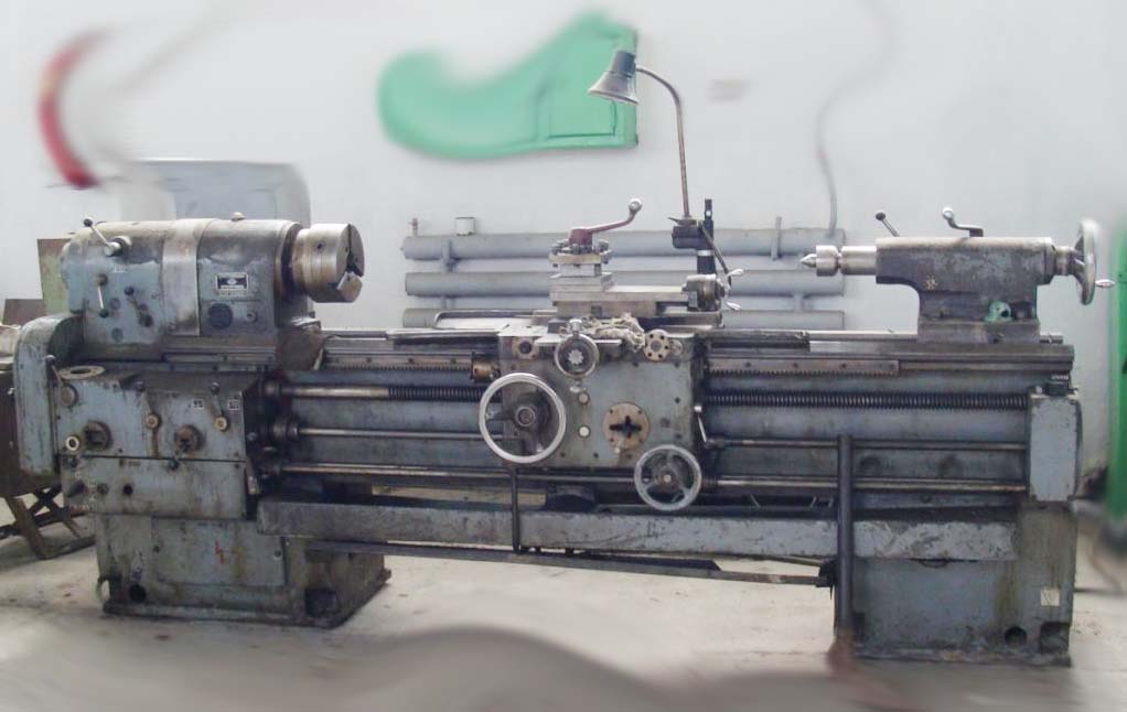 Токарно-гвинторізний верстат Кусон S1-250